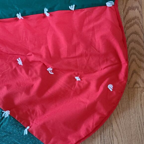 Vintage Handmade Scalloped Edge Christmas Tree Skirt Red Green White Wagon Wheel - Picture 7 of 12